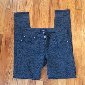 STS Blue Size 7 Gray Leopard Print Skinny Pants